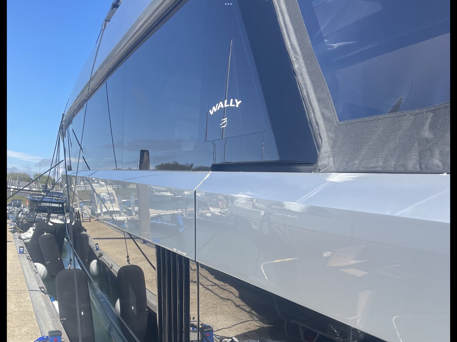Mirror finish on a yacht hull side panel after ceramic coating
